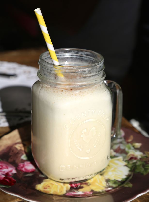 Nutty banana and cinnamon smoothie