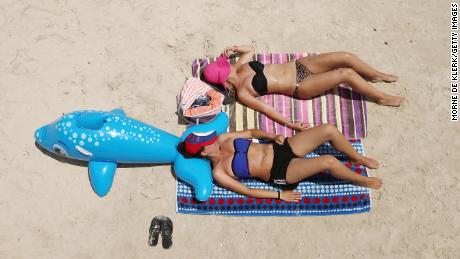 Melanoma remains Australia&#39;s &#39;national cancer&#39; with 14,000 diagnosed each year