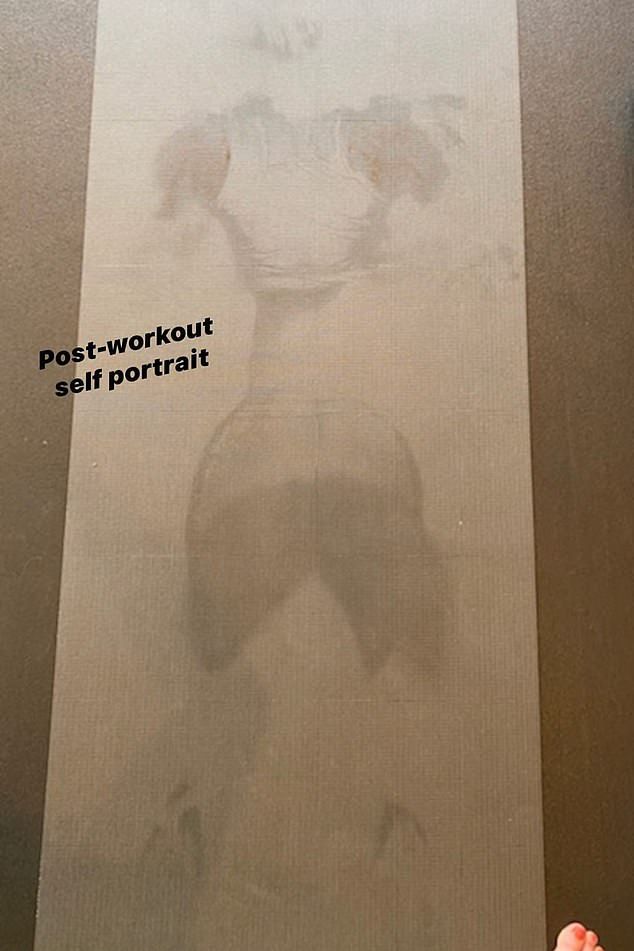 jennifer aniston's yoga mat bares her sweaty imprint after a workout